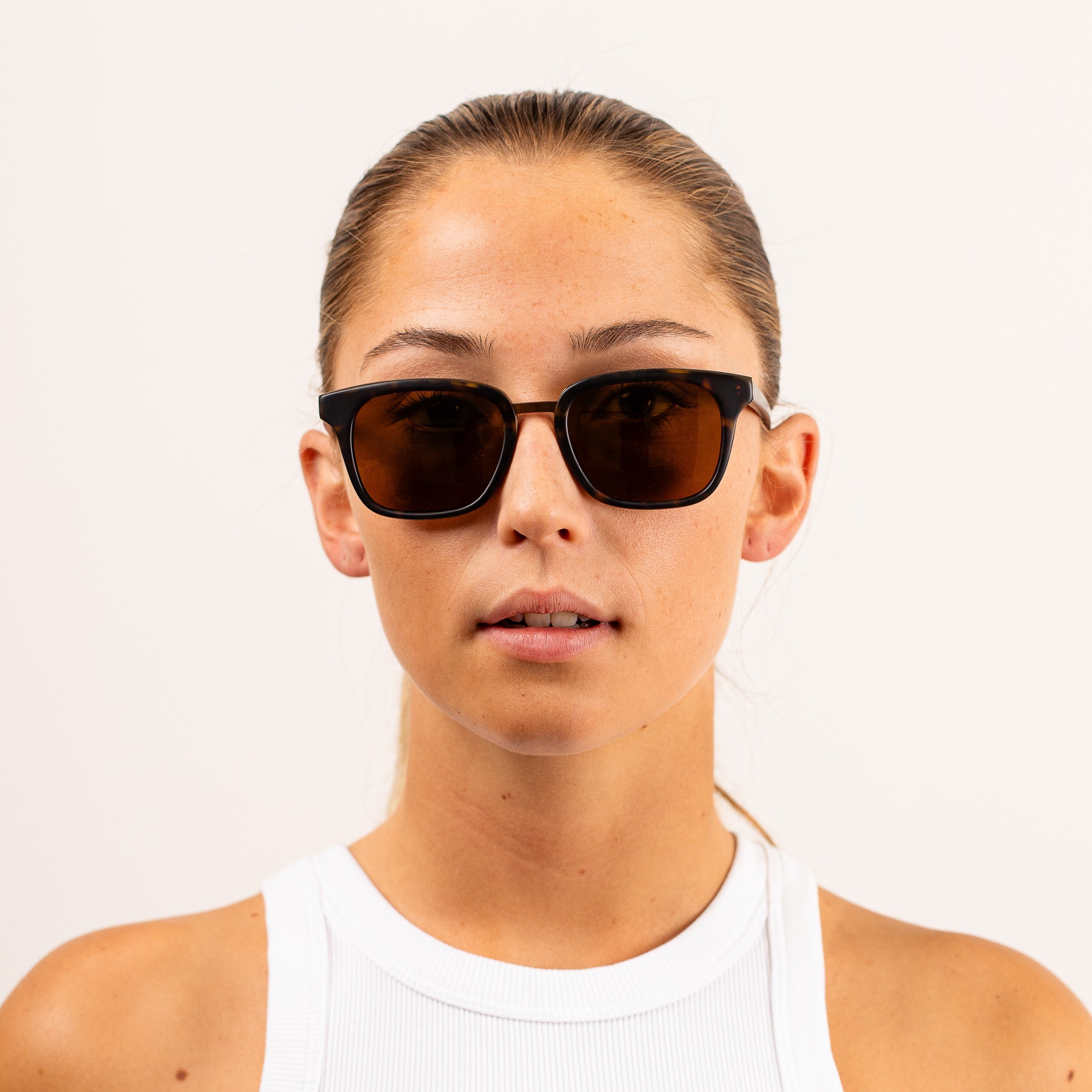 Otis Fiction Matte Dark Tort/Brown