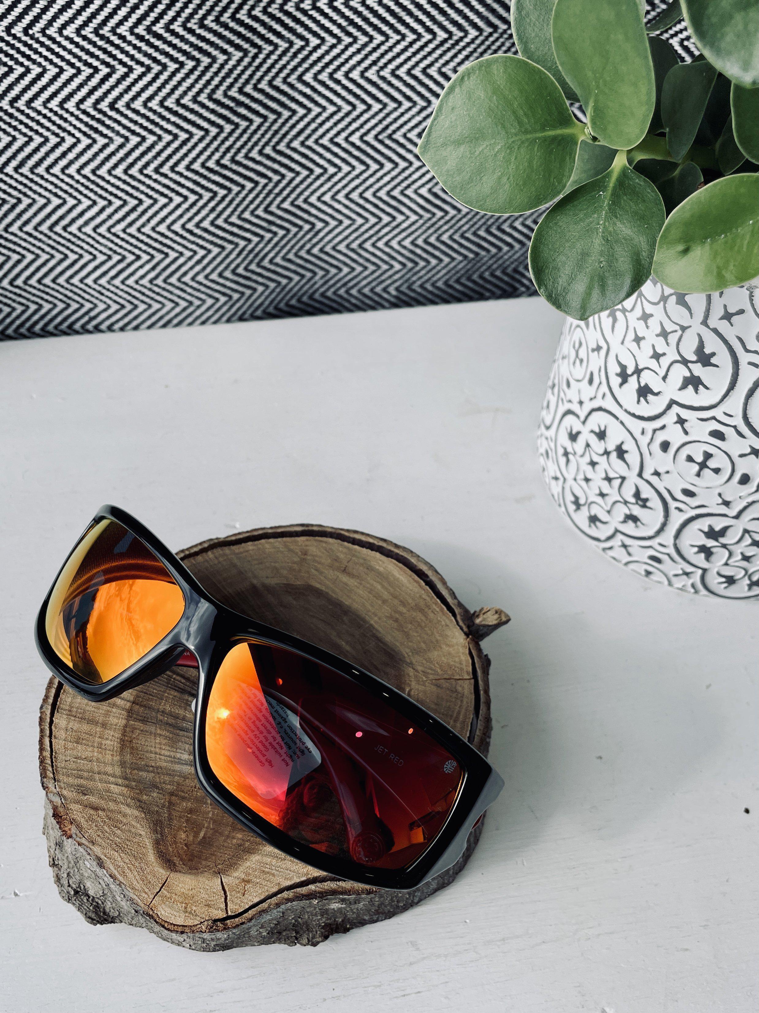 Dragon Cinch Jet Black/Red Ion Polarised-polarised-CINCHP-043-Dragon-Sunnieside
