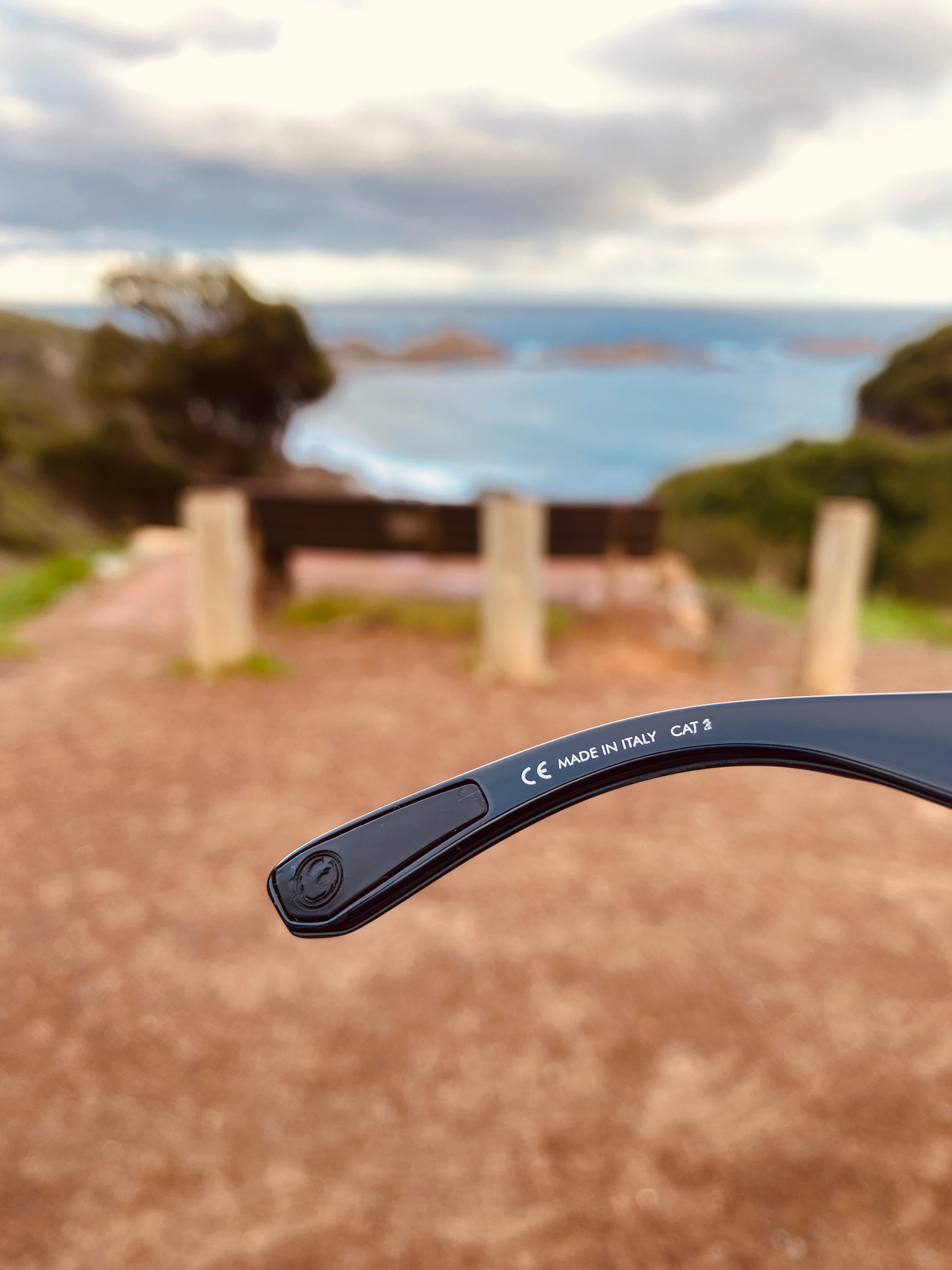 Dragon Roadblock Shiny Black/Smoke P2 Polarised-polarised-886895283847-33268-006-Dragon-Sunnieside