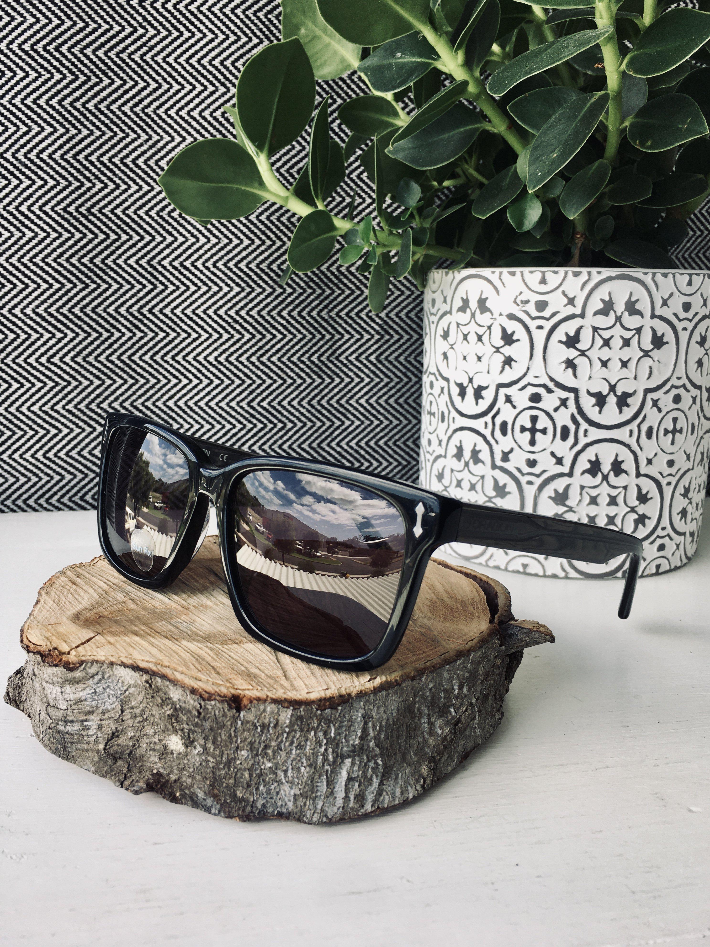 Dragon Sun 519 Legit Black/Grey-UV400 non-polarised-DR519S-001-Dragon-Sunnieside