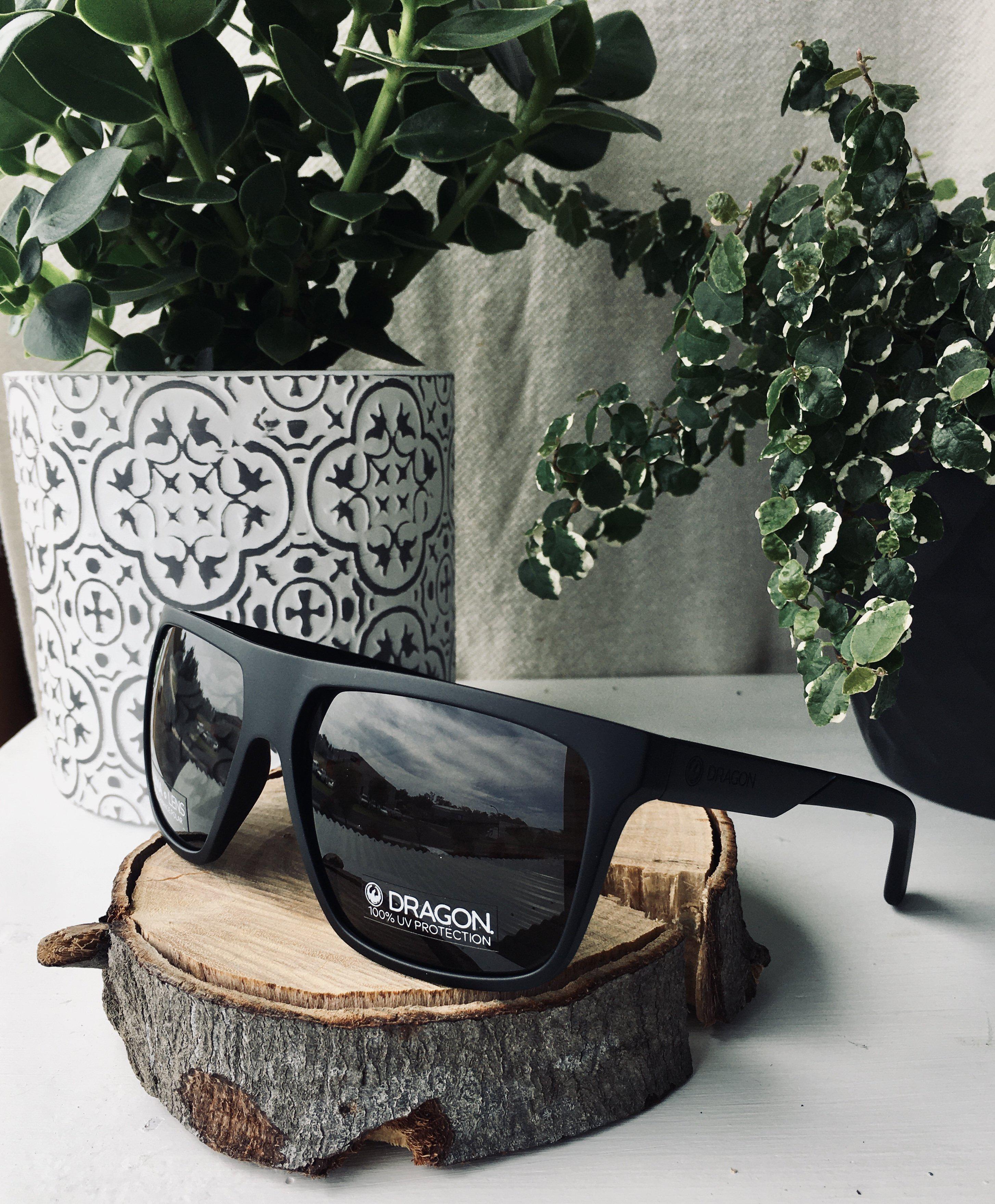 Dragon Vinyl Matte Black/Ll Smoke Polarised-polarised-886895479820-45036-004-Dragon Alliance-Sunnieside