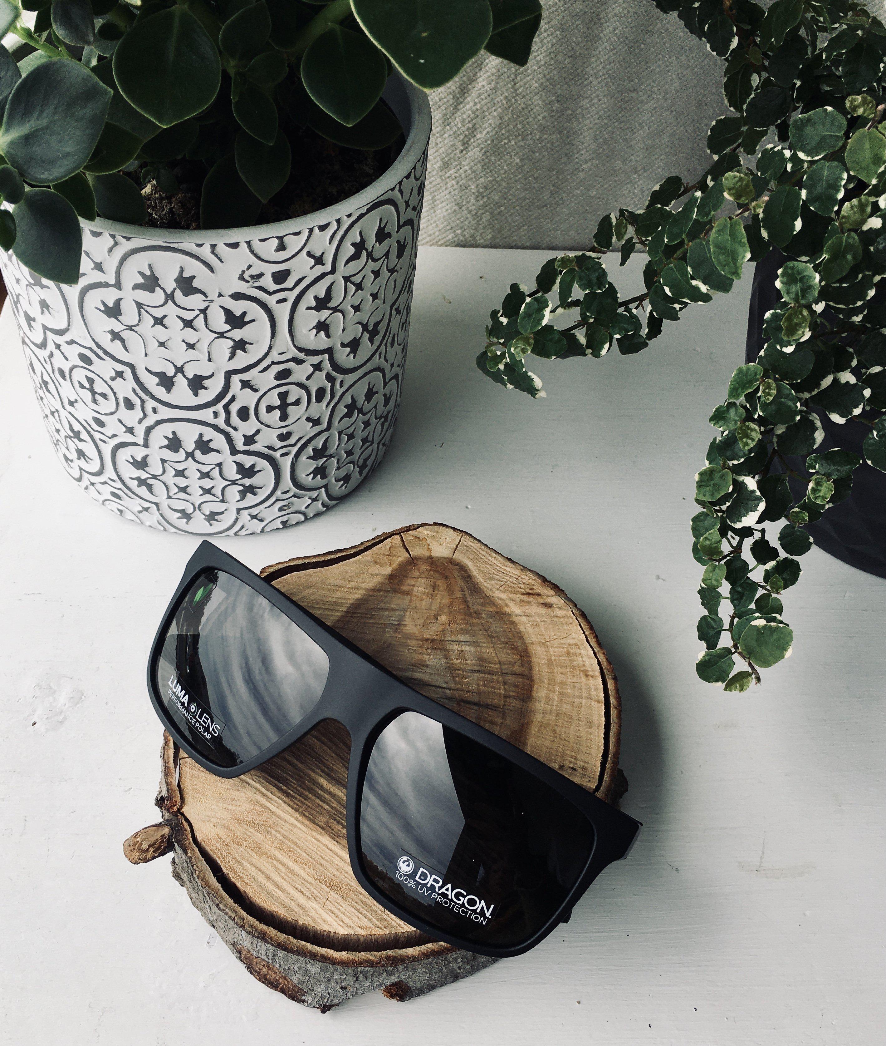 Dragon Vinyl Matte Black/Ll Smoke Polarised-polarised-886895479820-45036-004-Dragon Alliance-Sunnieside