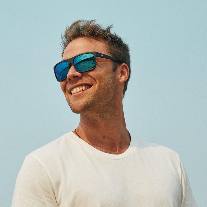 Otis After Dark Matte Black/Mirror Blue Polarised-polarised-9339740042553-15-1904P_X-OTIS-Sunnieside