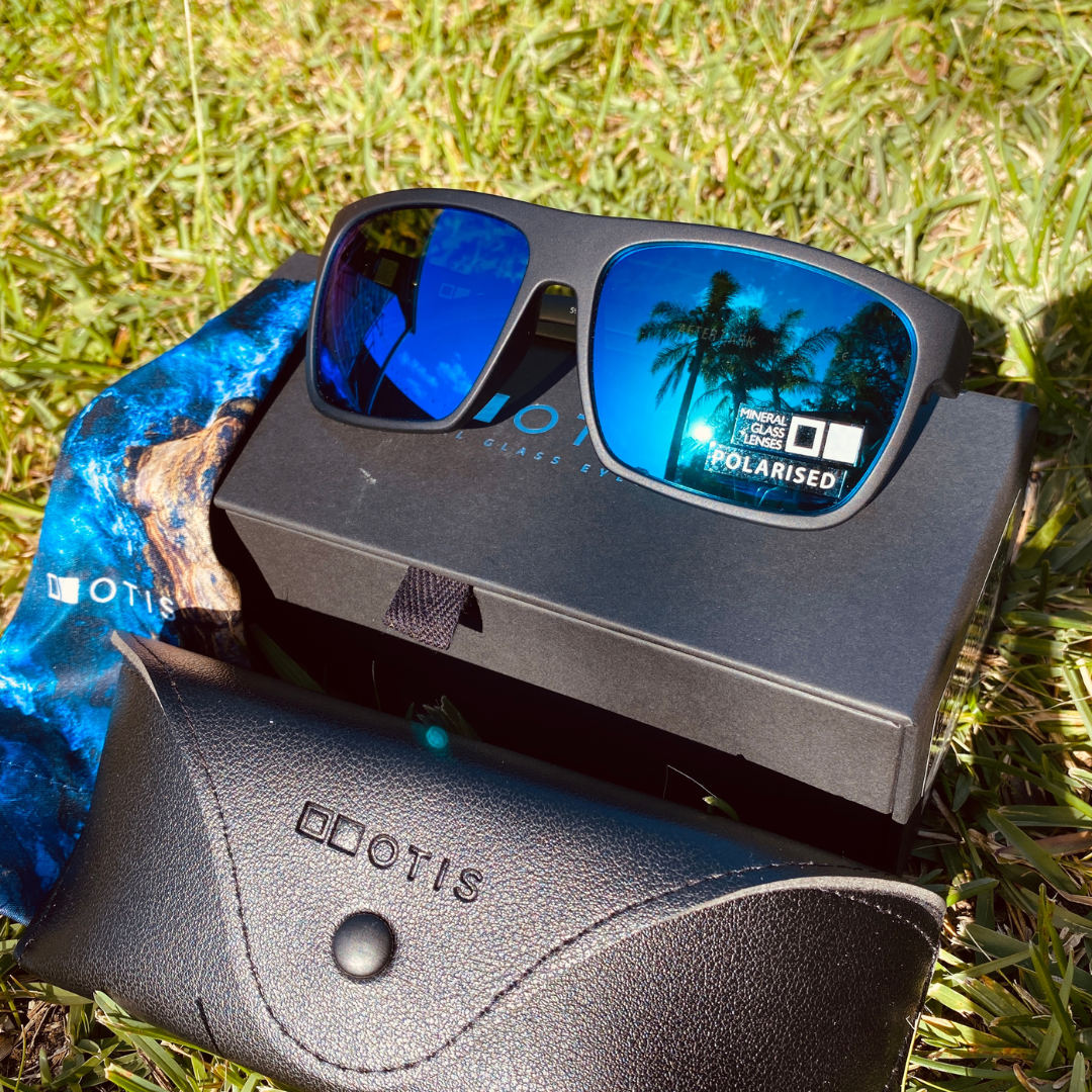Otis After Dark Matte Black/Mirror Blue Polarised-polarised-9339740042553-15-1904P_X-OTIS-Sunnieside