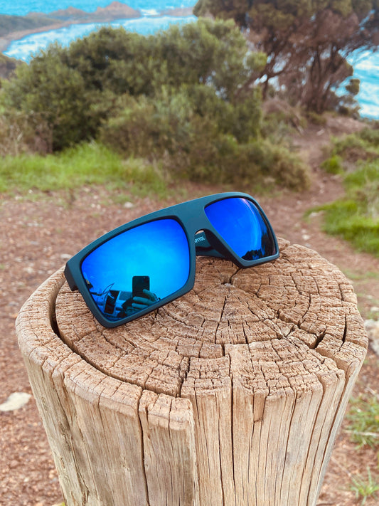 Otis Capitol Polarised Matte Black Mirror Blue-polarised-9339740048326-87-2101P_X-OTIS-Sunnieside