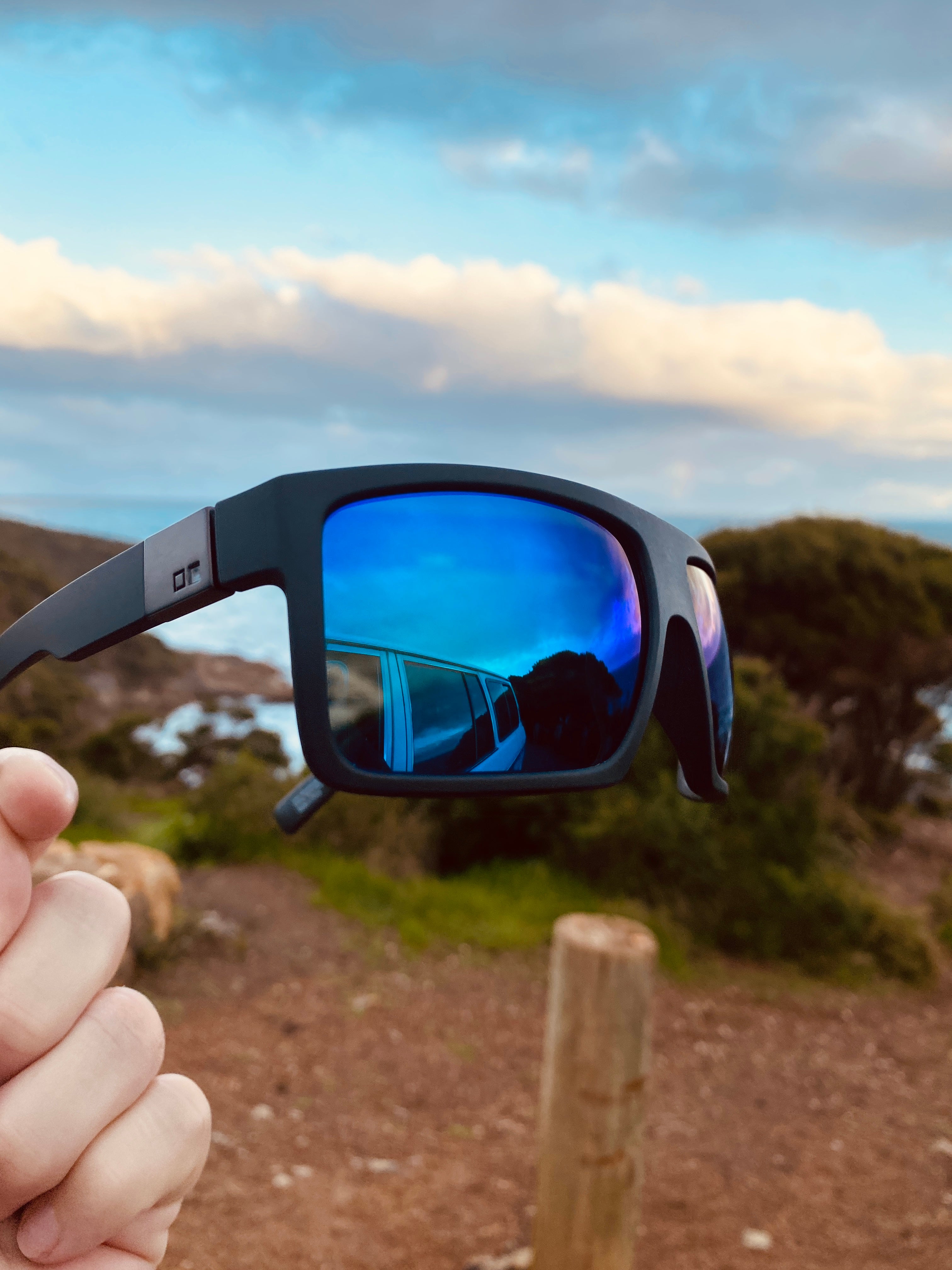 Otis Capitol Polarised Matte Black Mirror Blue-polarised-9339740048326-87-2101P_X-OTIS-Sunnieside