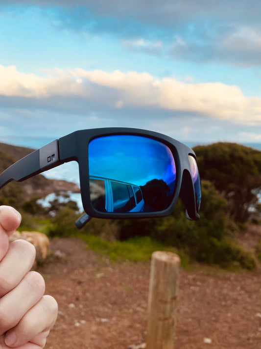 Otis Capitol Polarised Matte Black Mirror Blue-polarised-9339740048326-87-2101P_X-OTIS-Sunnieside