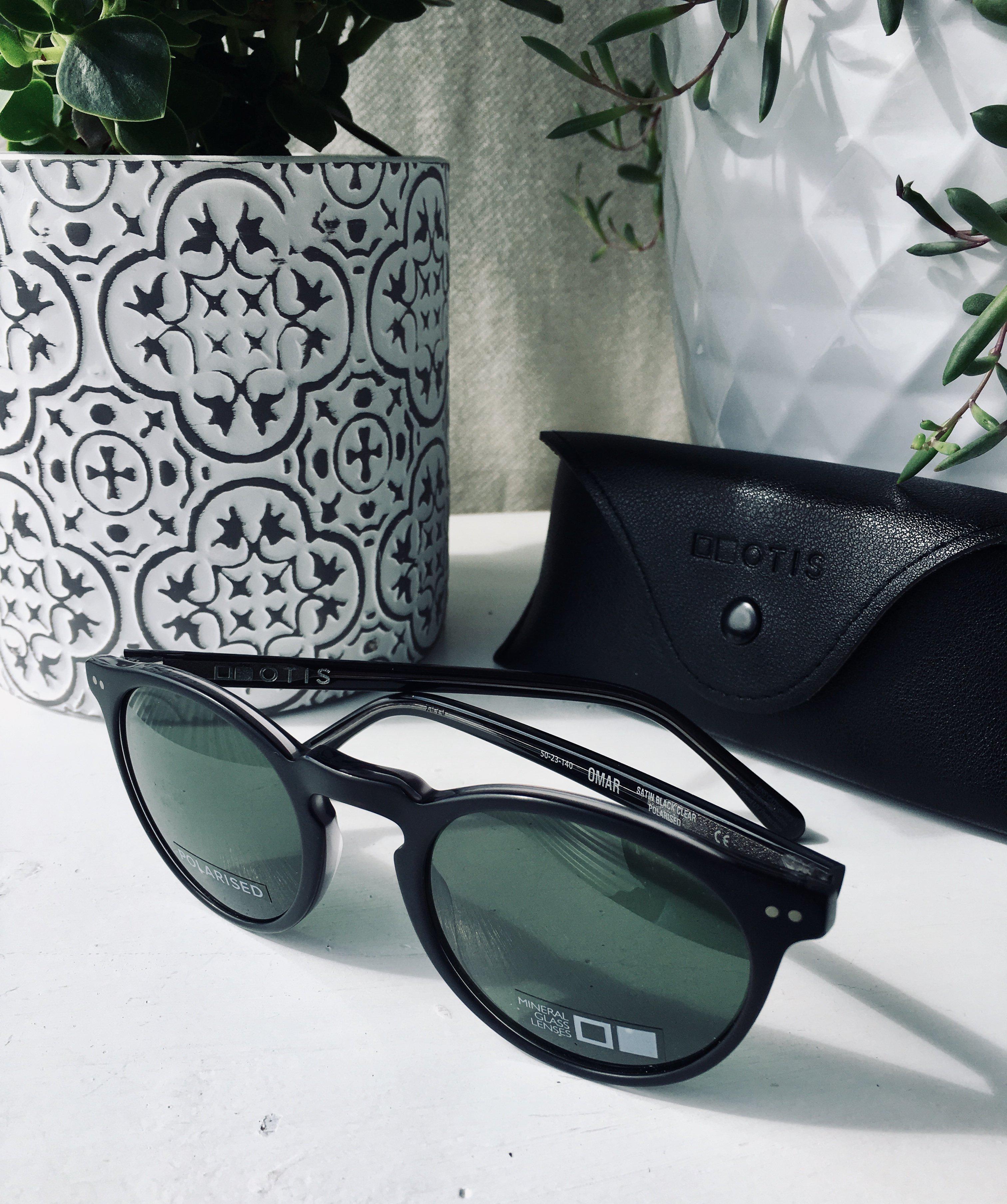 Otis Omar Satin Black Clear/Grey Polarised-polarised-9339740043444-26-2001P-Otis Eyewear-Sunnieside