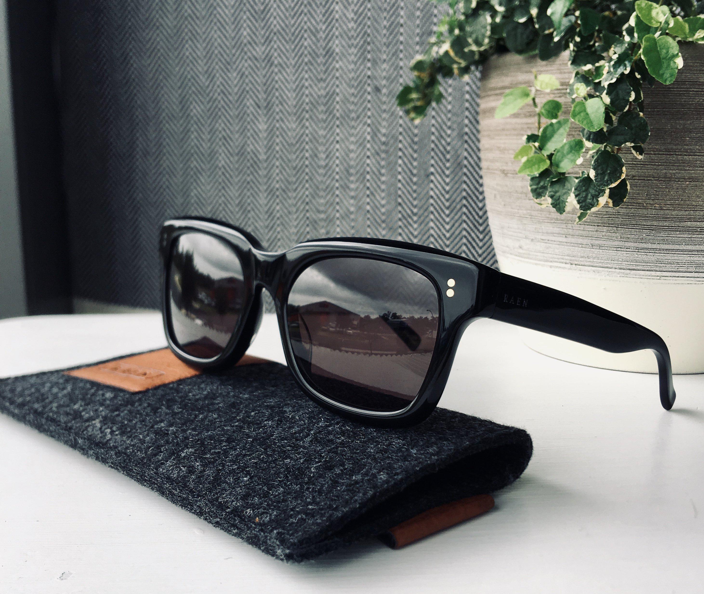 Raen Gilman 52 Black Smoke-UV400 non-polarised-100U171GIL-Raen Optics-Sunnieside